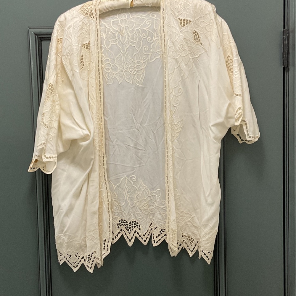 Cream Lace-Trim Open-Front rayon Tunic & matching skirt; see measurements